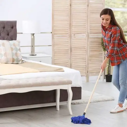 slaapkamer opruimen en schoonmaken
